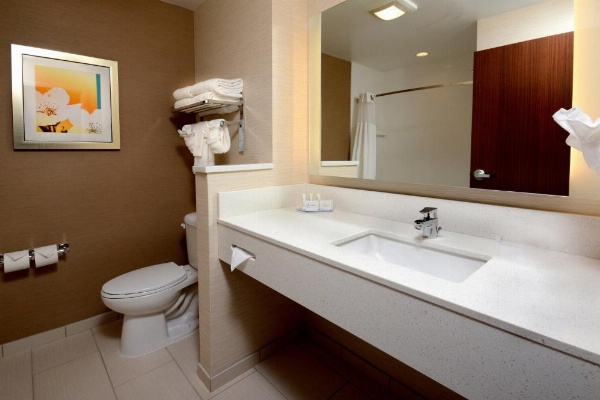 Fairfield Inn & Suites by Marriott Raleigh Capital Blvd./I-540 image 13