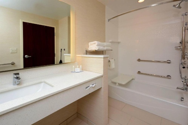 Fairfield Inn & Suites by Marriott Raleigh Capital Blvd./I-540 image 20